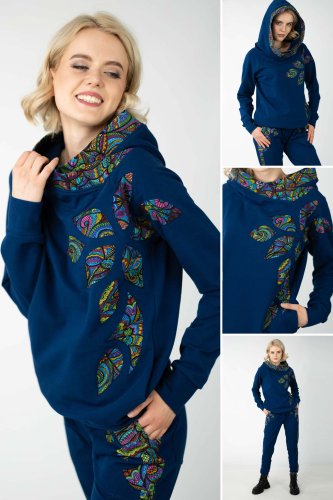 bluza-granatowa-z-kapturem-i-aplikacjami-kieszenie-w-szwach-kolekcja-MIST-marka-VIPPI-design--22.jpg