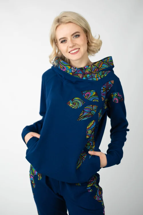 bluza granatowa z kapturem i aplikacjami kieszenie w szwach kolekcja MIST marka VIPPI design  (9).jpg