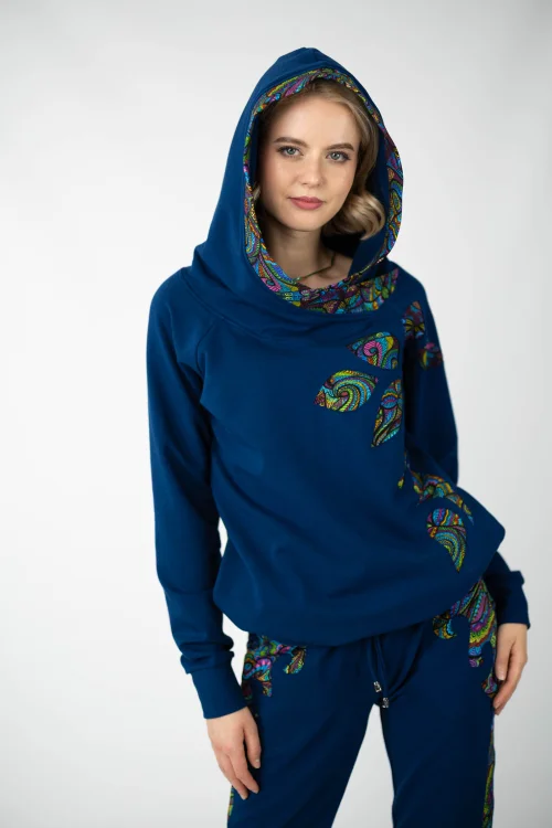 bluza granatowa z kapturem i aplikacjami kieszenie w szwach kolekcja MIST marka VIPPI design  (14).jpg