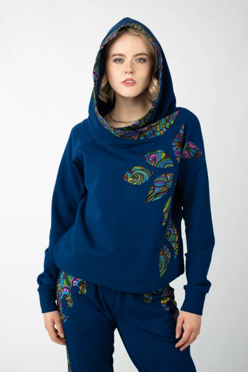 bluza granatowa z kapturem i aplikacjami kieszenie w szwach kolekcja MIST marka VIPPI design  (15).jpg