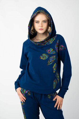 bluza granatowa z kapturem i aplikacjami kieszenie w szwach kolekcja MIST marka VIPPI design  (16).jpg