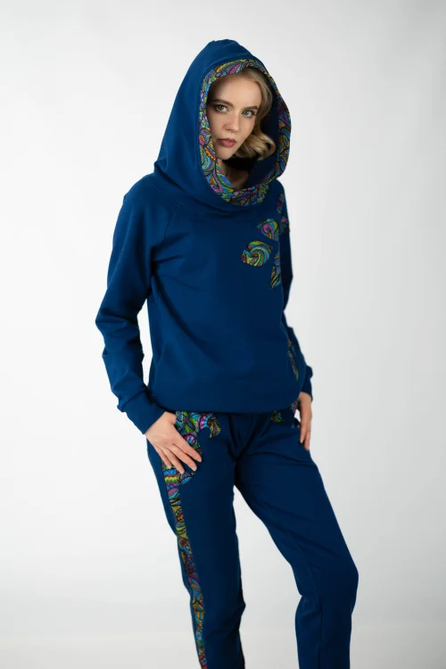 bluza granatowa z kapturem i aplikacjami kieszenie w szwach kolekcja MIST marka VIPPI design  (12).jpg