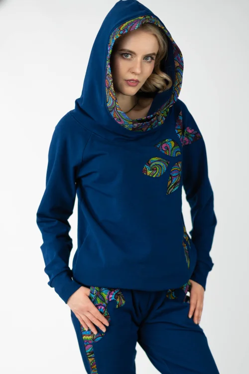 bluza granatowa z kapturem i aplikacjami kieszenie w szwach kolekcja MIST marka VIPPI design  (13).jpg