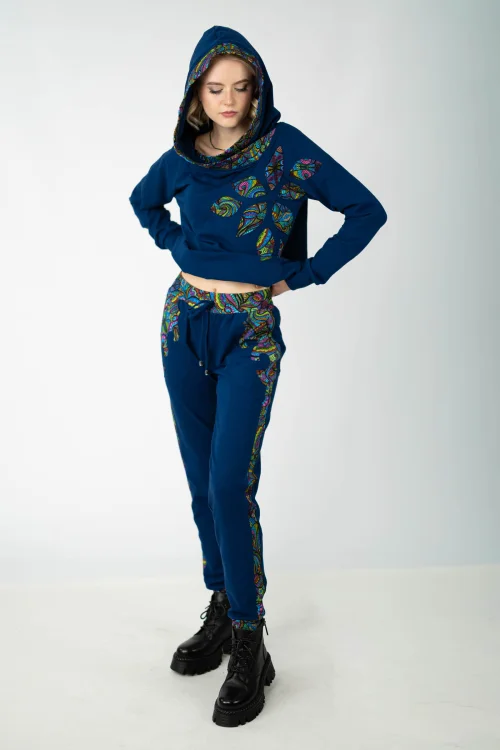 bluza granatowa z kapturem i aplikacjami kieszenie w szwach i spodnie granatowe z aplikacjami kieszenie  kolekcja MIST marka VIPPI design   (6).jpg