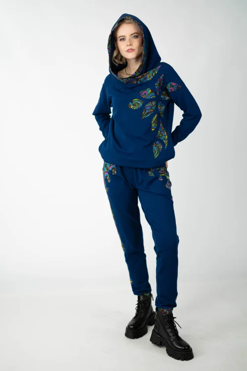 bluza granatowa z kapturem i aplikacjami kieszenie w szwach i spodnie granatowe z aplikacjami kieszenie  kolekcja MIST marka VIPPI design   (7).jpg