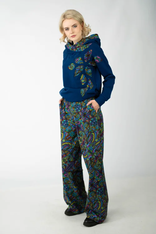 bluza granatowa z kapturem i aplikacjami kieszenie w szwach kolekcja i spodnie luźne dresowe kieszeni MIST marka VIPPI design (6).jpg