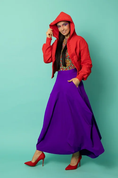 bluzka klasyczna kolekcja ABRACADABRA spodnica fioletowa dluga origami i bluza czerwona z szydełkową koronką kolekcja KGart   marka VIPPI DESIGN  (1).jpg