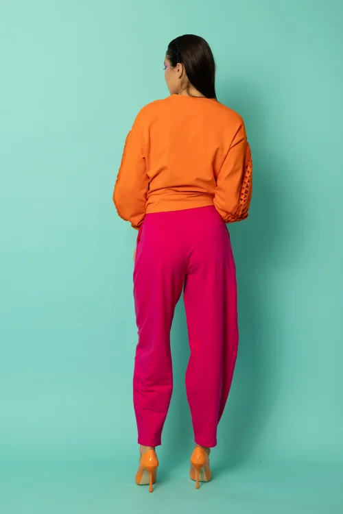 bluza pomarańczowa z szydełkowymi wstawkami na rękawach kolekcja KGart spodnie różowe baloon kolekcja CRAZY BASIC marka VIPPI DESIGN (4).jpg
