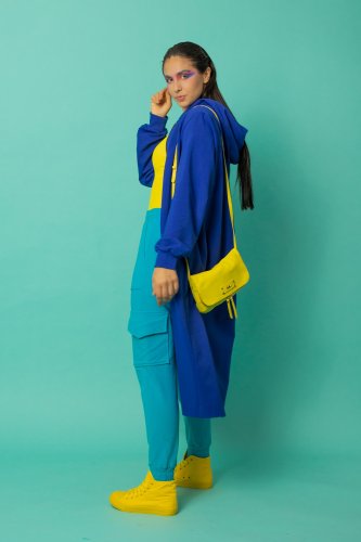 bluzka klasyczna dzianina prążek i spodnie bojowki niebieskie kolekcja płaszcz długi chabrowy z kapturem  CRAZY BASIC  marka VIPPI DESIGN  (9).jpg