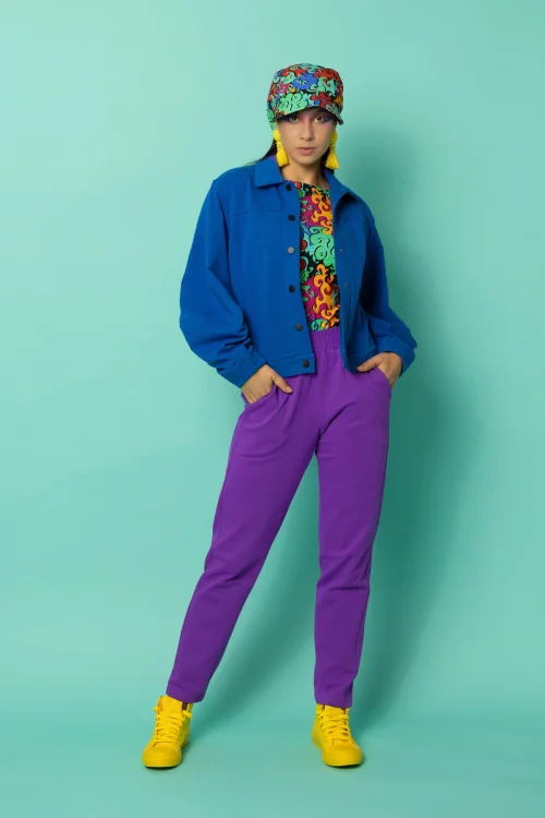 czapka z daszkiem kolekcja FLOW  spodnie luźne fiolet jasny bluza z kołnierzykiem chaber  kolekcja FLOWmarka VIPPI DESIGN- (1).jpg
