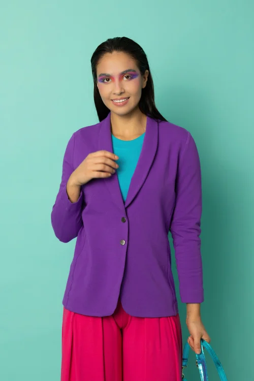marynarka krotka jasny fiolet bluzka niebieska i spodnie wiskozow czerwone kolekcja CRAZY BASIC marka VIPPI DESIGN (5).jpg
