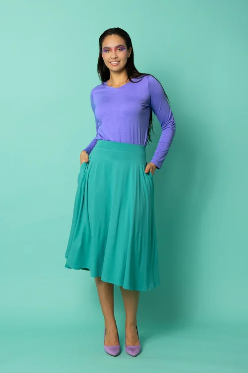 bluzka klasyczna wiskozowa lila i spodnica wiskozowa turkusowa z koła kolekcja CRAZY BASIC marka VIPPI DESIGN (3).jpg
