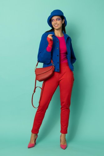 bluzka klasyczna okragły dekolt różowa spodnie z makietami czerowne i bluza z kolierzykiem chabrowa kolekcja CRAZY BASIC marka VIPPI DESIGN (1).jpg