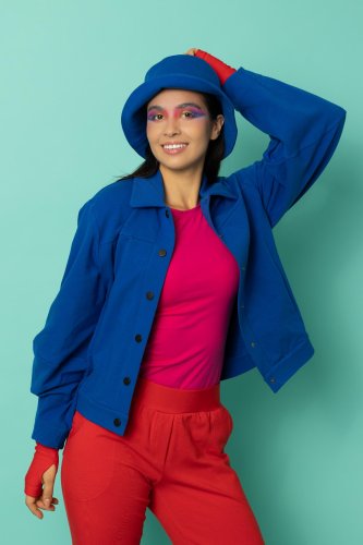 bluzka klasyczna okragły dekolt różowa spodnie z makietami czerowne i bluza z kolierzykiem chabrowa kolekcja CRAZY BASIC marka VIPPI DESIGN (15).jpg