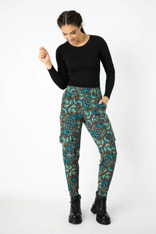 bluzka klasyczna czarna i spodnie bojówki kolekcja INDI  blue marka VIPPI DESIGN (3).jpg