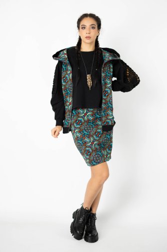 bluza czarna KGart z szdełkowymi wstawkami na rękawach kamizelka z kapturem i spódnica mini kolekcja INDI blue marka VIPPI DESIGN  (2).jpg