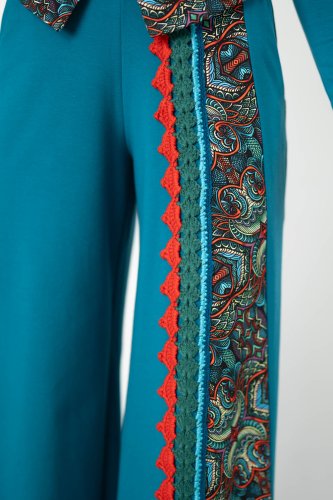 i spodnie dzwony petrolowe z szydełkową wstawką kolekcja INDI blue marka VIPPI DESIGN (1).jpg