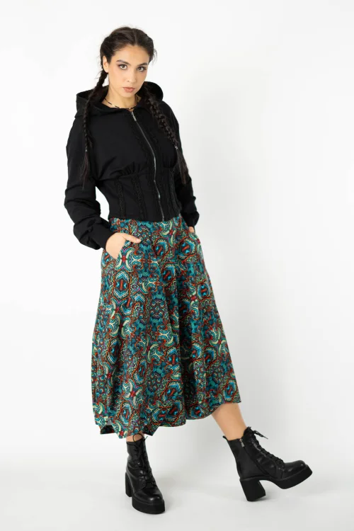 bluza gorsetowa  z szydełkowymi koronkami  i spodnica czarna origami  za aplikacjami  kolekcja INDI blue marka VIPPI DESIGN   (11).jpg