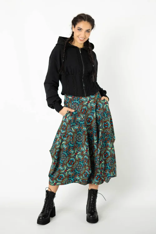 bluza gorsetowa  z szydełkowymi koronkami  i spodnica czarna origami  za aplikacjami  kolekcja INDI blue marka VIPPI DESIGN   (12).jpg