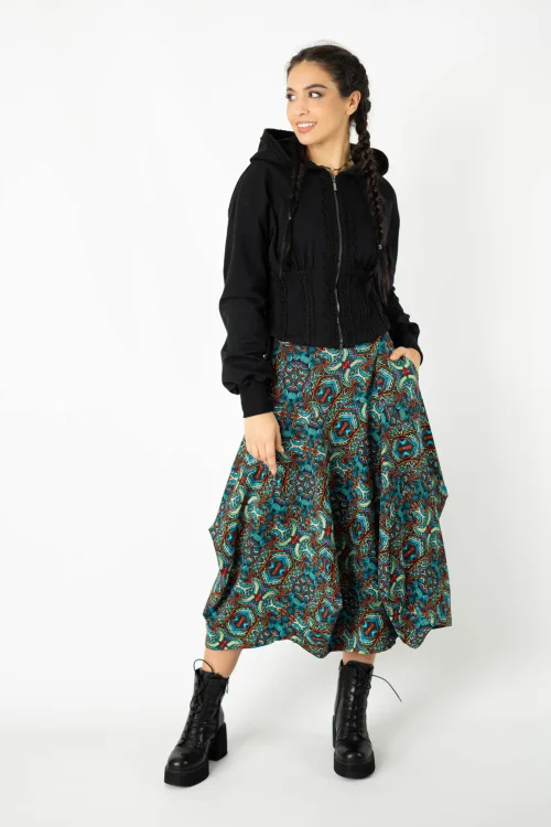 bluza gorsetowa  z szydełkowymi koronkami  i spodnica czarna origami  za aplikacjami  kolekcja INDI blue marka VIPPI DESIGN   (13).jpg