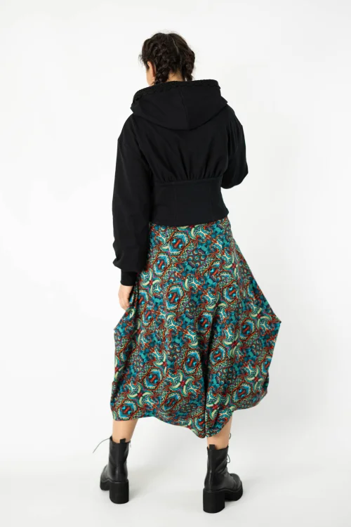 bluza gorsetowa  z szydełkowymi koronkami  i spodnica czarna origami  za aplikacjami  kolekcja INDI blue marka VIPPI DESIGN   (14).jpg