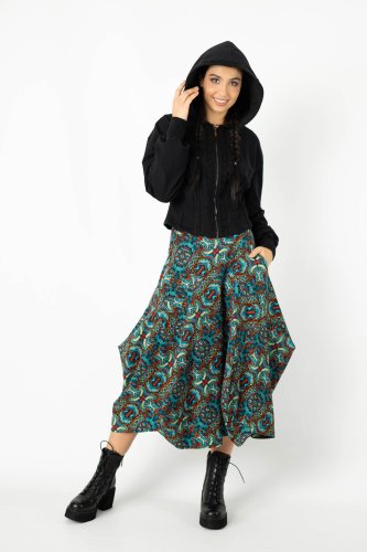 bluza gorsetowa  z szydełkowymi koronkami  i spodnica czarna origami  za aplikacjami  kolekcja INDI blue marka VIPPI DESIGN   (8).jpg