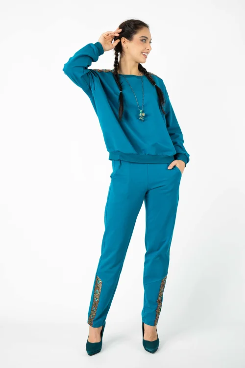 bluza i spodnie petrolowe z ozdobnymi taśmami kolekcja INDI blue marka VIPPI DESIGN  (4).jpg