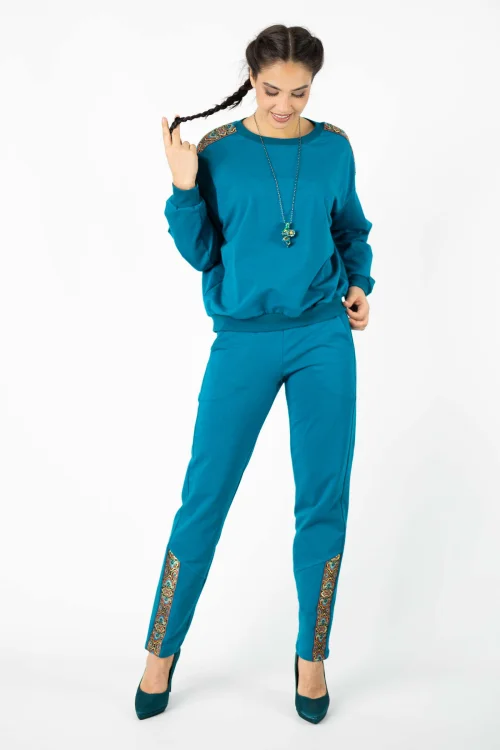 bluza i spodnie petrolowe z ozdobnymi taśmami kolekcja INDI blue marka VIPPI DESIGN  (9).jpg