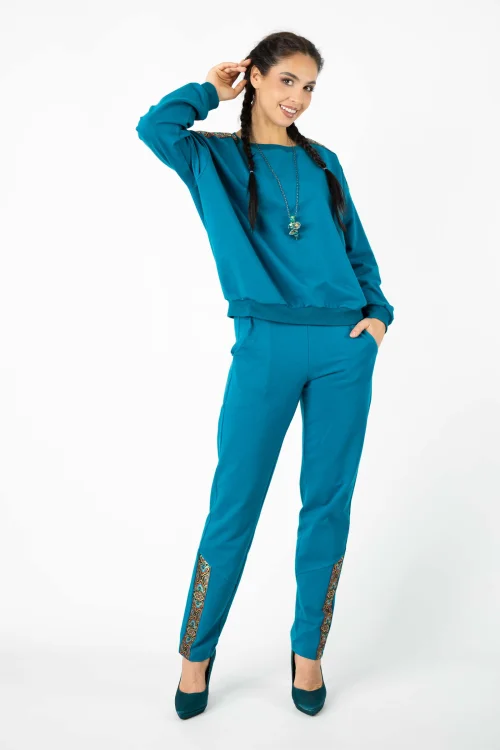 bluza i spodnie petrolowe z ozdobnymi taśmami kolekcja INDI blue marka VIPPI DESIGN  (5).jpg