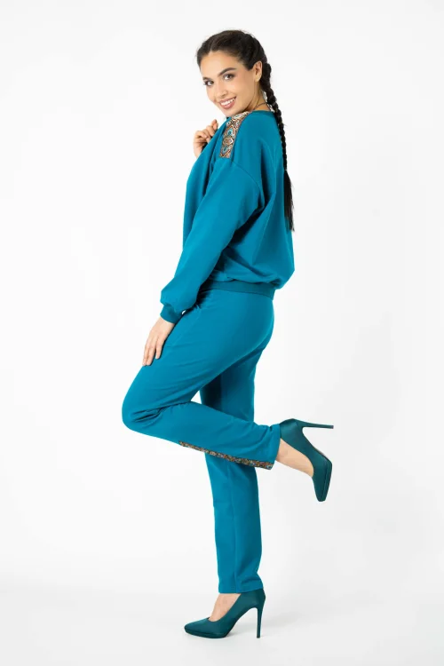 bluza i spodnie petrolowe z ozdobnymi taśmami kolekcja INDI blue marka VIPPI DESIGN  (8).jpg