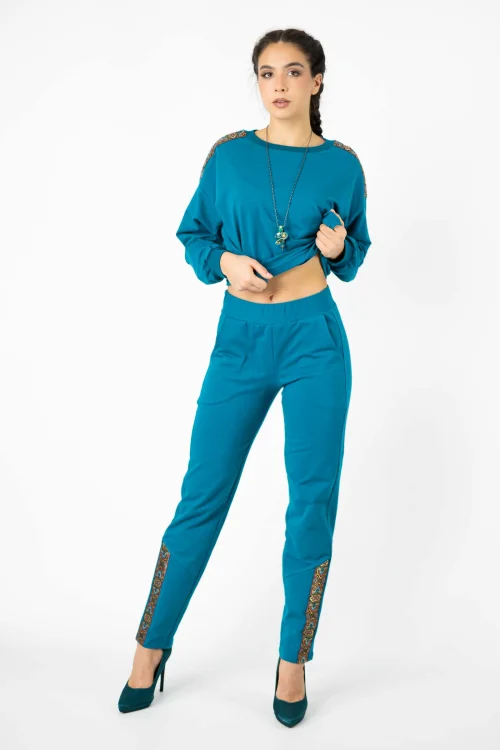 bluza i spodnie petrolowe z ozdobnymi taśmami kolekcja INDI blue marka VIPPI DESIGN  (2).jpg