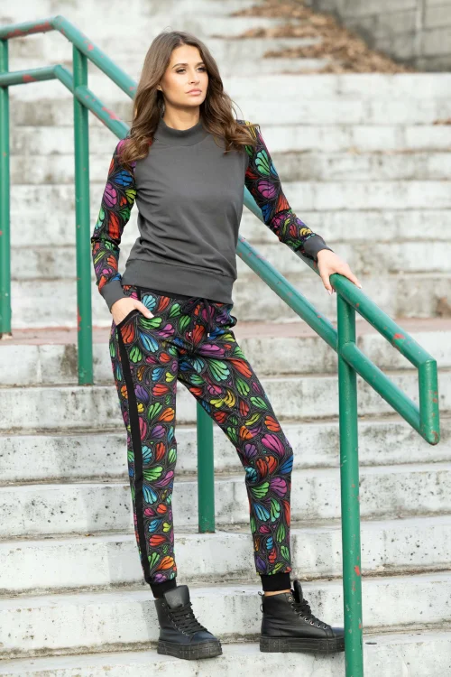 bluzka szara reglanowa sportowa i spodnie sportowe z lampasami kolekcja WIND grey marka VIPPI DESIGN   (3).jpg