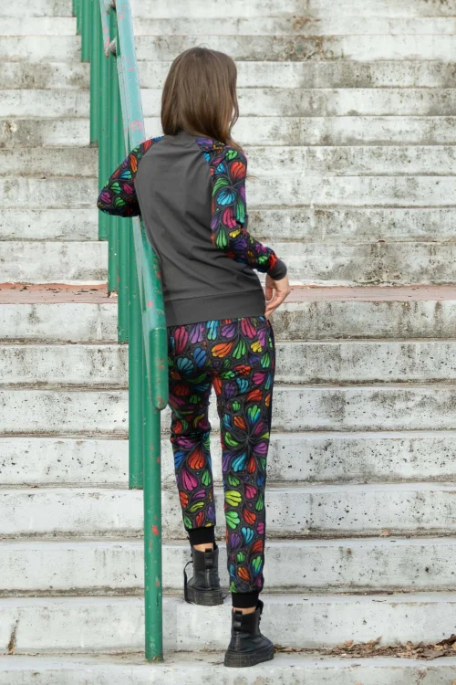 bluzka szara reglanowa sportowa i spodnie sportowe z lampasami kolekcja WIND grey marka VIPPI DESIGN.jpg