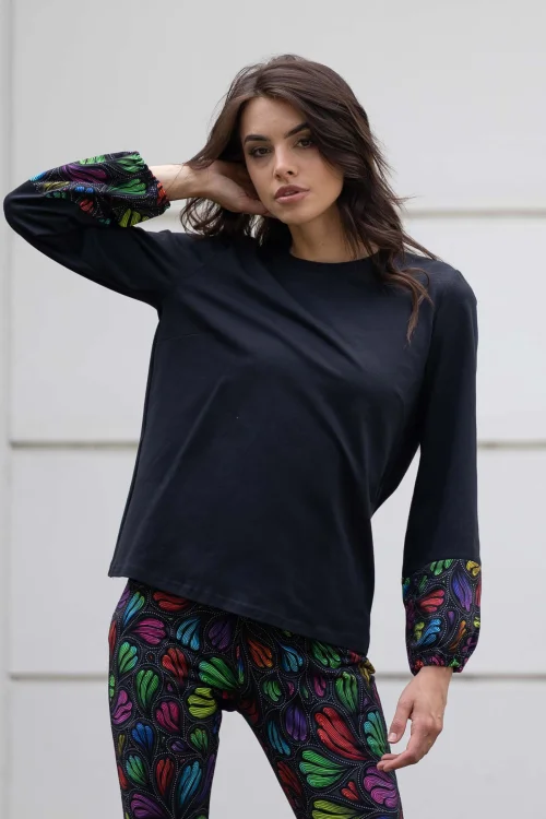 bluzka luzna czarna z kolorowymi mankietami  w gumke  kolekcja WIND grey marka VIPPI DESIGN (3).jpg