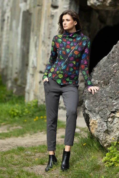 bluza kolorowa asymetryczna i spodnie szare  z mankietami kolekcja WIND grey marka VIPPI DESIGN  (2).jpg