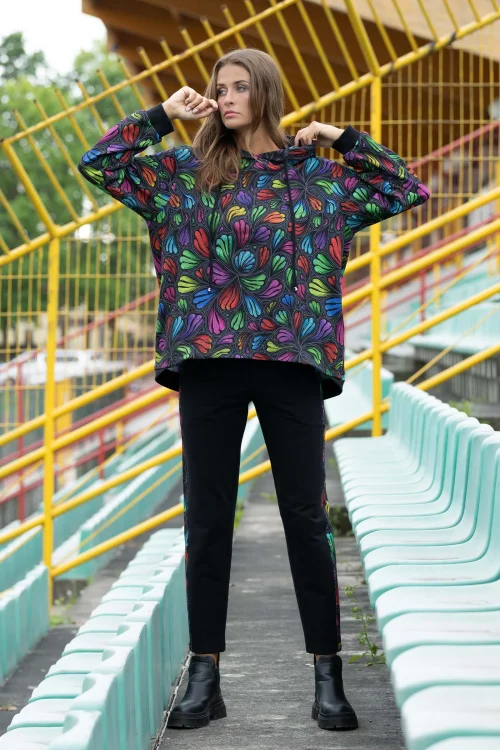 bluza lużna z kapturem kolorowa i spodnie czarne luźne z lampasami  kolekcja WIND grey marka VIPPI DESIGN (1).jpg