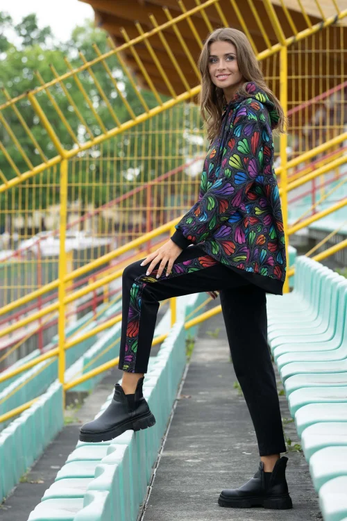 bluza lużna z kapturem kolorowa i spodnie czarne luźne z lampasami  kolekcja WIND grey marka VIPPI DESIGN (3).jpg