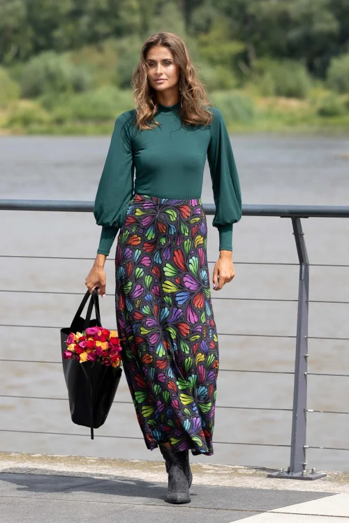 bluzka zielona z bufkami wiskozowa i spodnica długa wizkozowa dzwonek  kolekcja WIND grey marka VIPPI DESIGN  (7).jpg