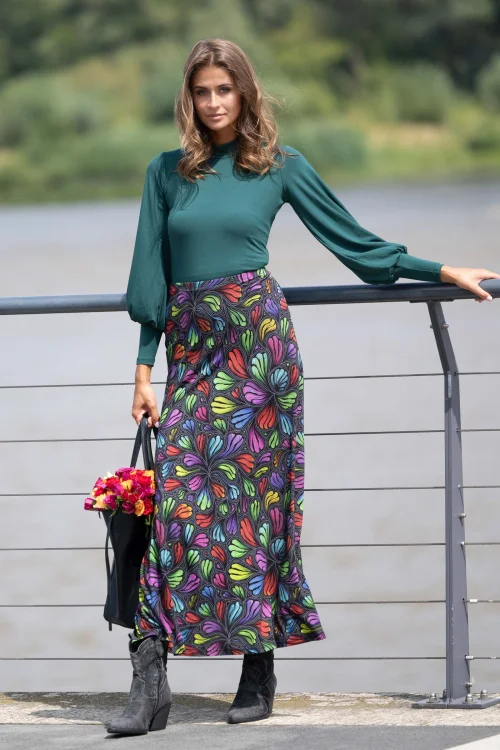 bluzka zielona z bufkami wiskozowa i spodnica długa wizkozowa dzwonek  kolekcja WIND grey marka VIPPI DESIGN  (9).jpg