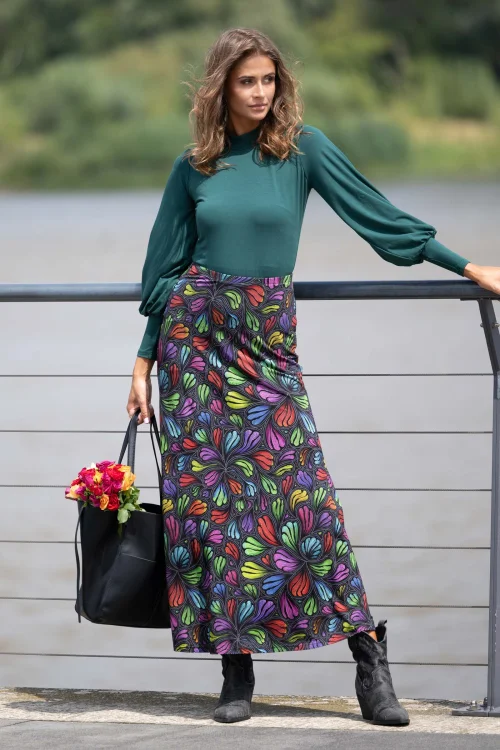 bluzka zielona z bufkami wiskozowa i spodnica długa wizkozowa dzwonek  kolekcja WIND grey marka VIPPI DESIGN  (10).jpg