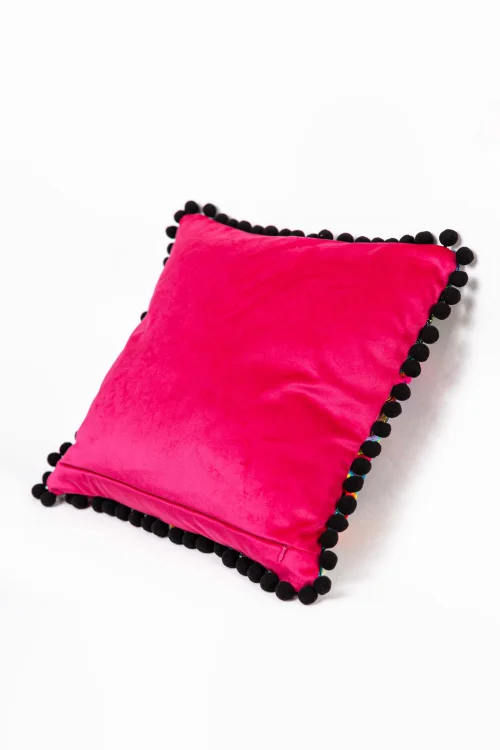 Poduszka-KGart-patchwork-marka-VIPPI-DESIGN-rozmiar-M-tył-różowy.2.jpg