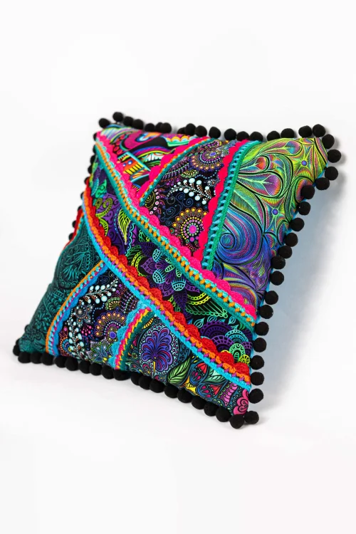 Poduszka-KGart-patchwork-marka-VIPPI-DESIGN-rozmiar-M-5a.jpg