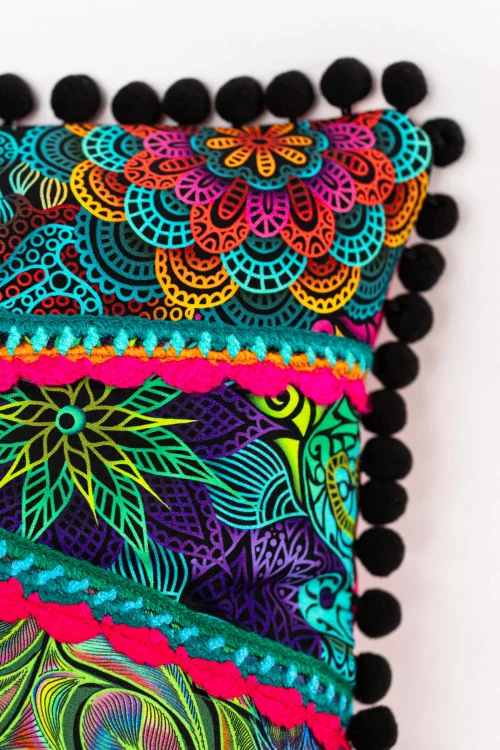 Poduszka-KGart-patchwork-marka-VIPPI-DESIGN-rozmiar-M-6a.jpg
