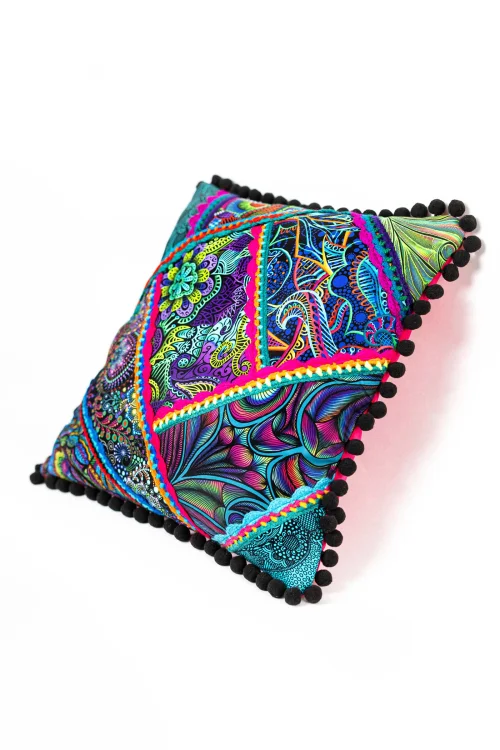 Poduszka-KGart-patchwork-marka-VIPPI-DESIGN-rozmiar-L--4c.jpg