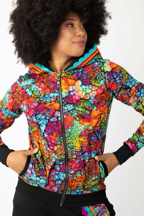 bluza-bomberka-z-szydekową-koronką-i-spodnie-z-szydekową-koronką-czarne,-kolekcja-SHINY,-marka-VIPPI-DESIGN-2a.jpg