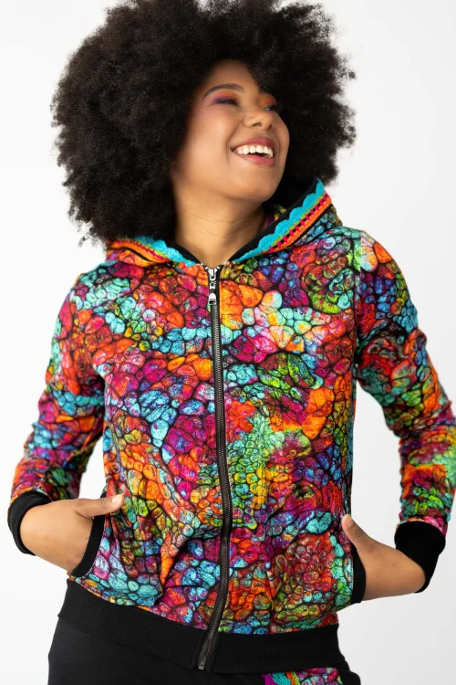 bluza-bomberka-z-szydekową-koronką-i-spodnie-z-szydekową-koronką-czarne,-kolekcja-SHINY,-marka-VIPPI-DESIGN-3a.jpg