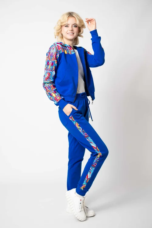 bluza chabrowa bomberka krotka z kapturem na zamek i spodnie chabrowe z lampasami kolekcja MEXICO white marka VIPPI DESIGN  (1).jpg