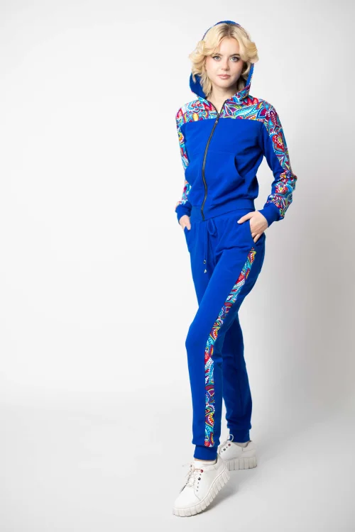 bluza chabrowa bomberka krotka z kapturem na zamek i spodnie chabrowe z lampasami kolekcja MEXICO white marka VIPPI DESIGN  (3).jpg