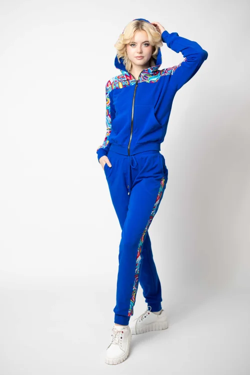 bluza chabrowa bomberka krotka z kapturem na zamek i spodnie chabrowe z lampasami kolekcja MEXICO white marka VIPPI DESIGN  (4).jpg