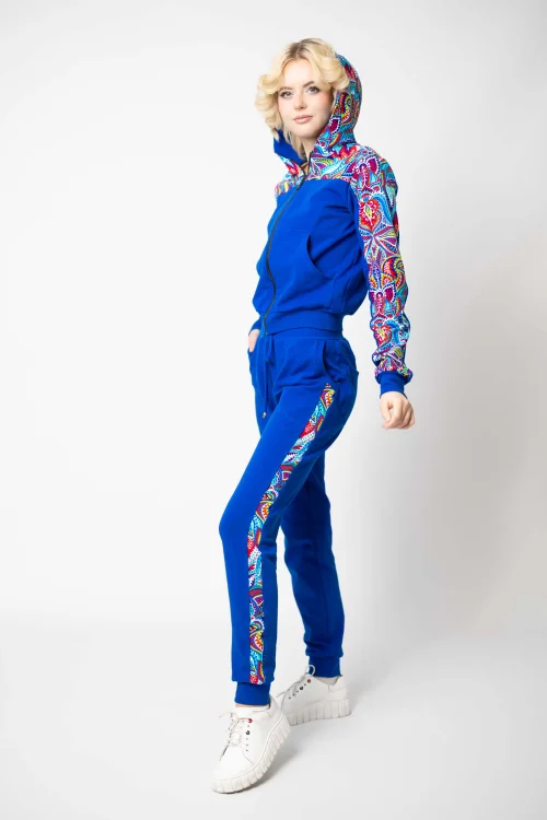 bluza chabrowa bomberka krotka z kapturem na zamek i spodnie chabrowe z lampasami kolekcja MEXICO white marka VIPPI DESIGN  (5).jpg